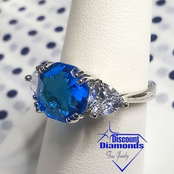 3.5 Ct Sky Blue Sapphire & White Baguette Diamond Cocktail Ring on 925 Silver - Picture 3 of 10